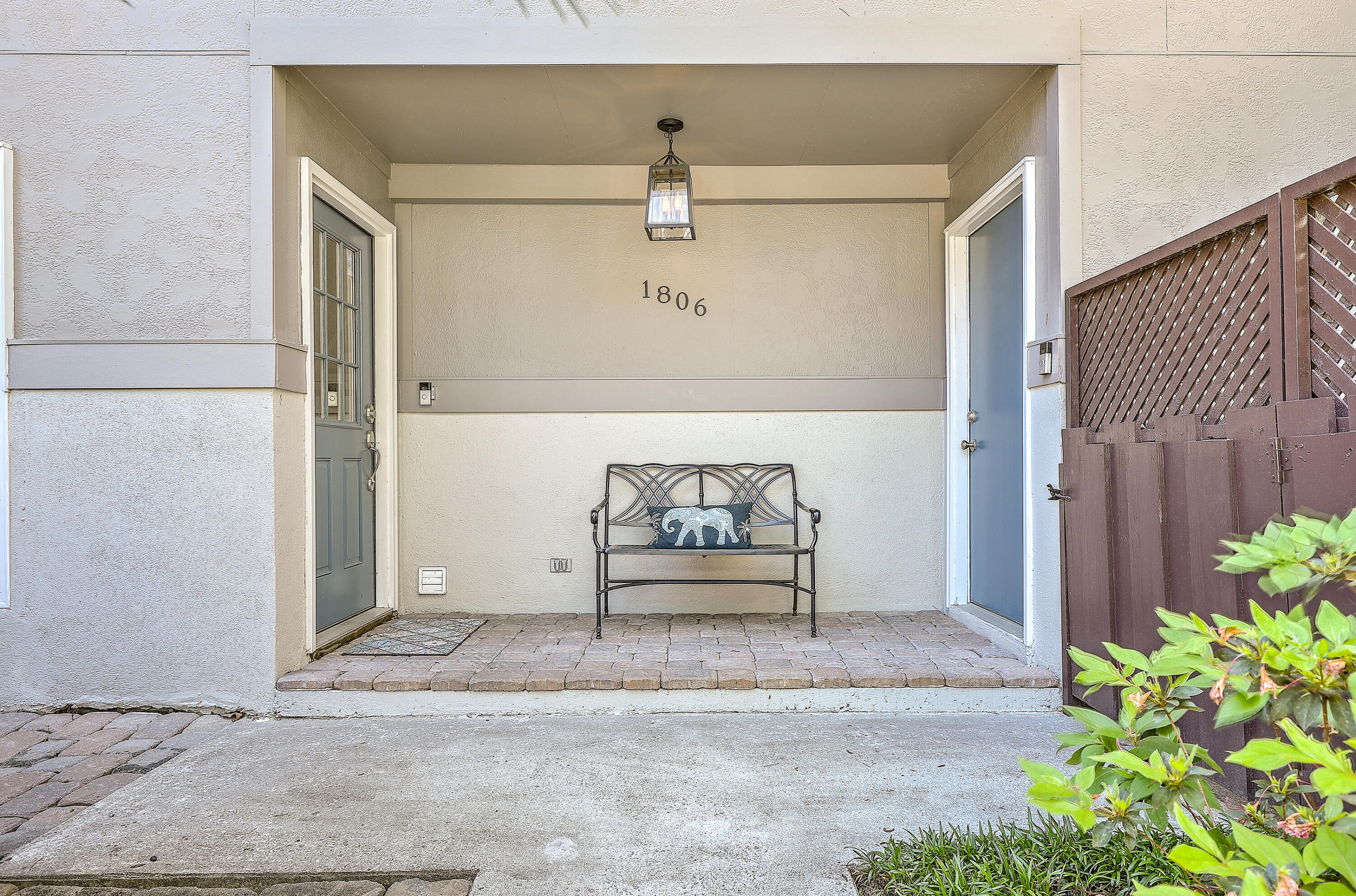 1806 Ventura Place