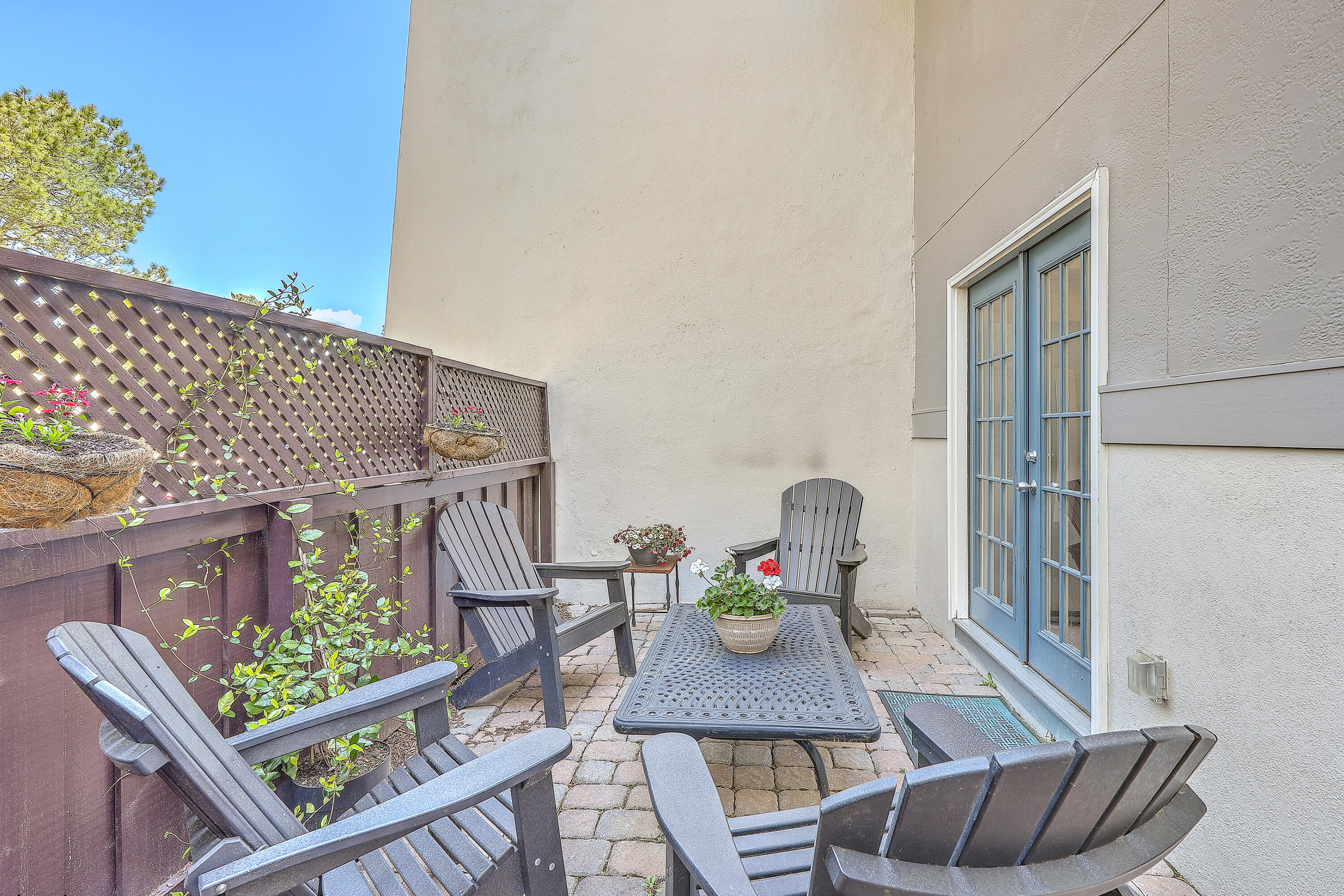 1806 Ventura Place