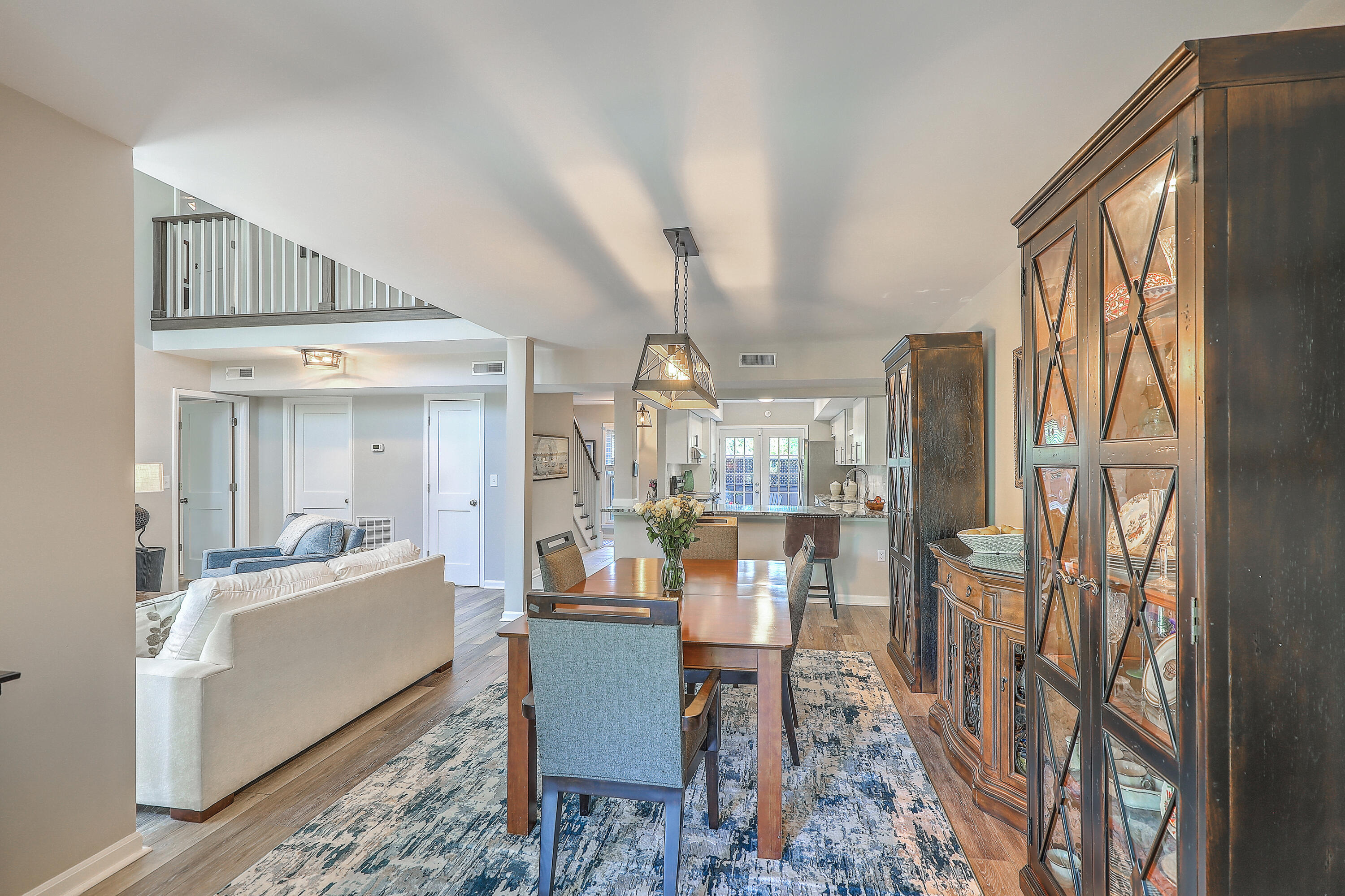 1806 Ventura Place