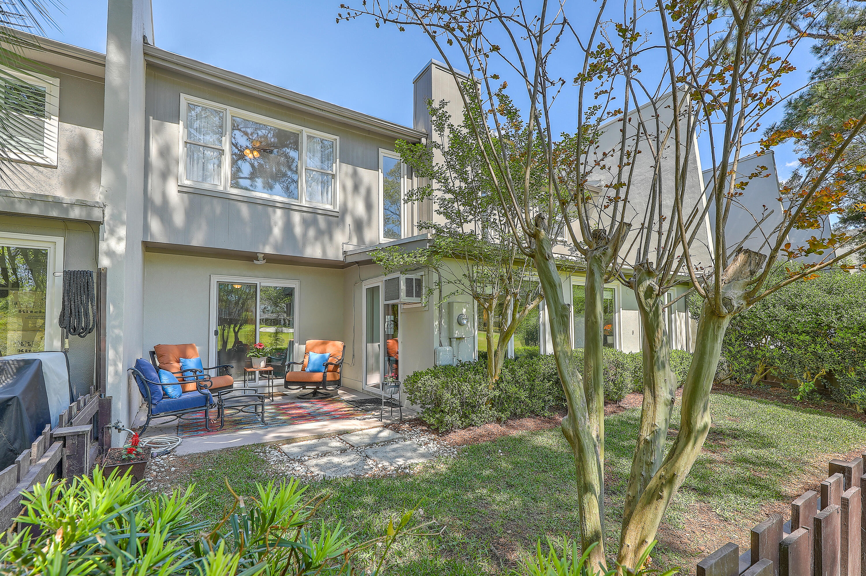 1806 Ventura Place