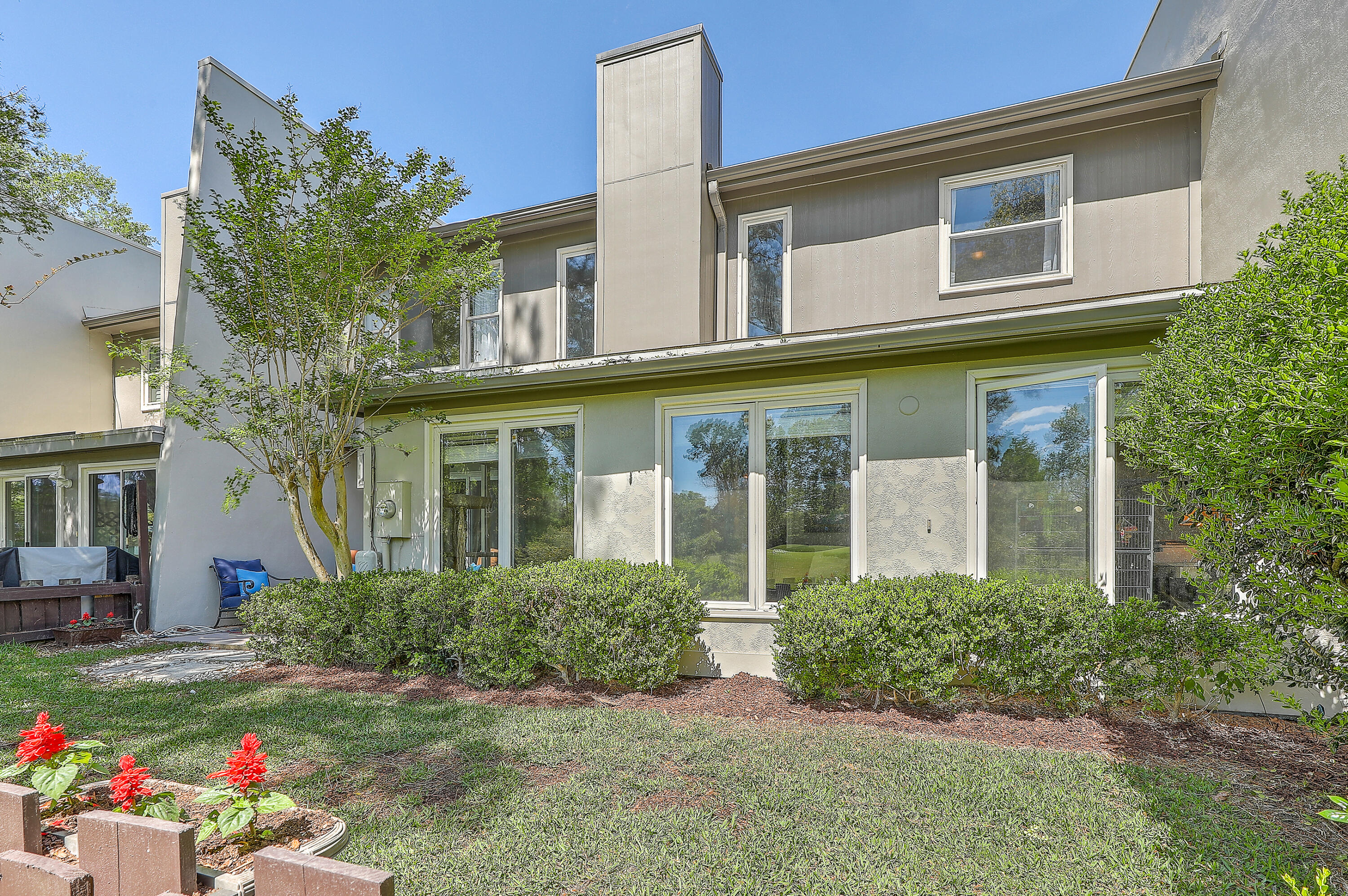 1806 Ventura Place