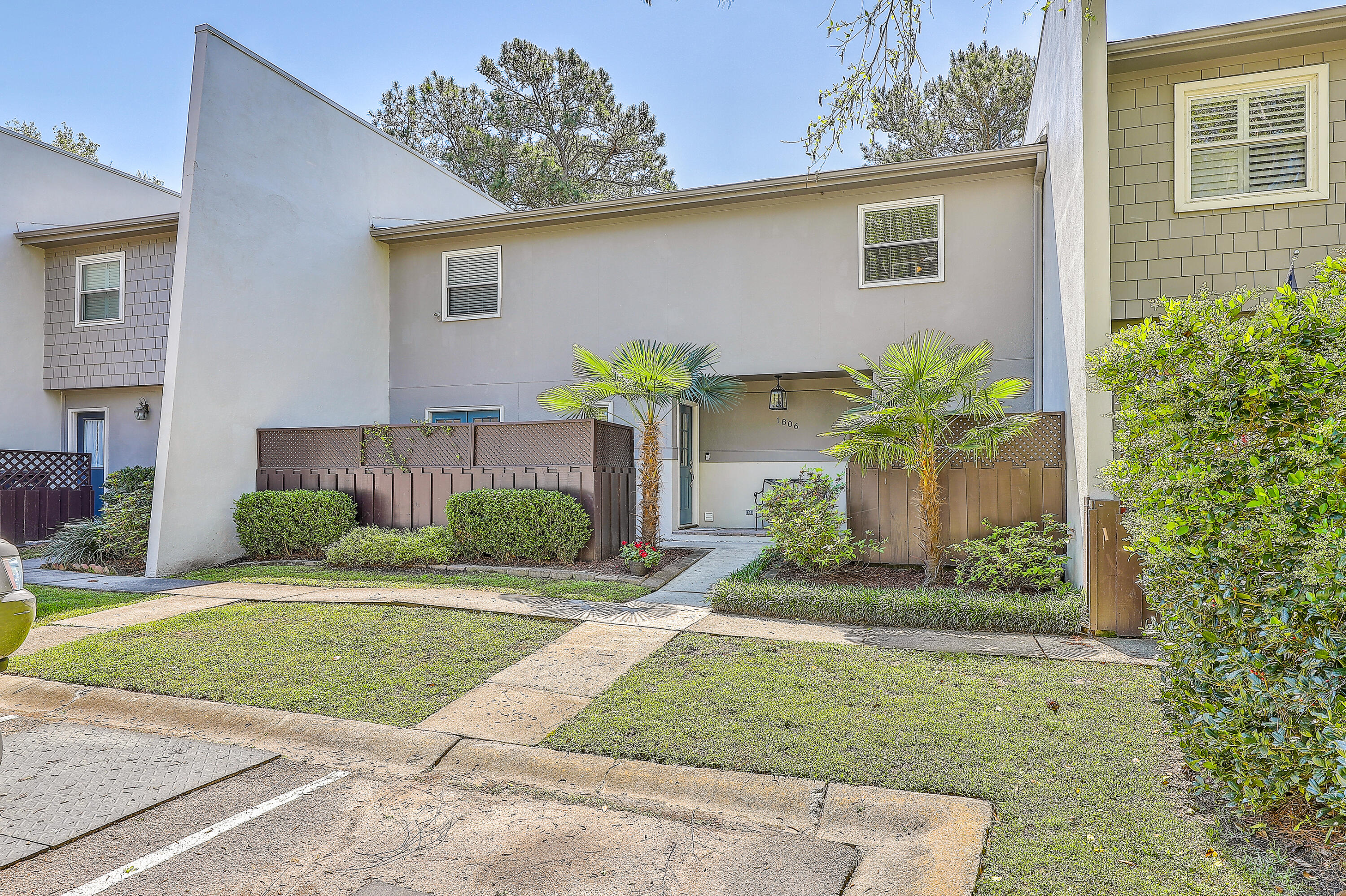 1806 Ventura Place