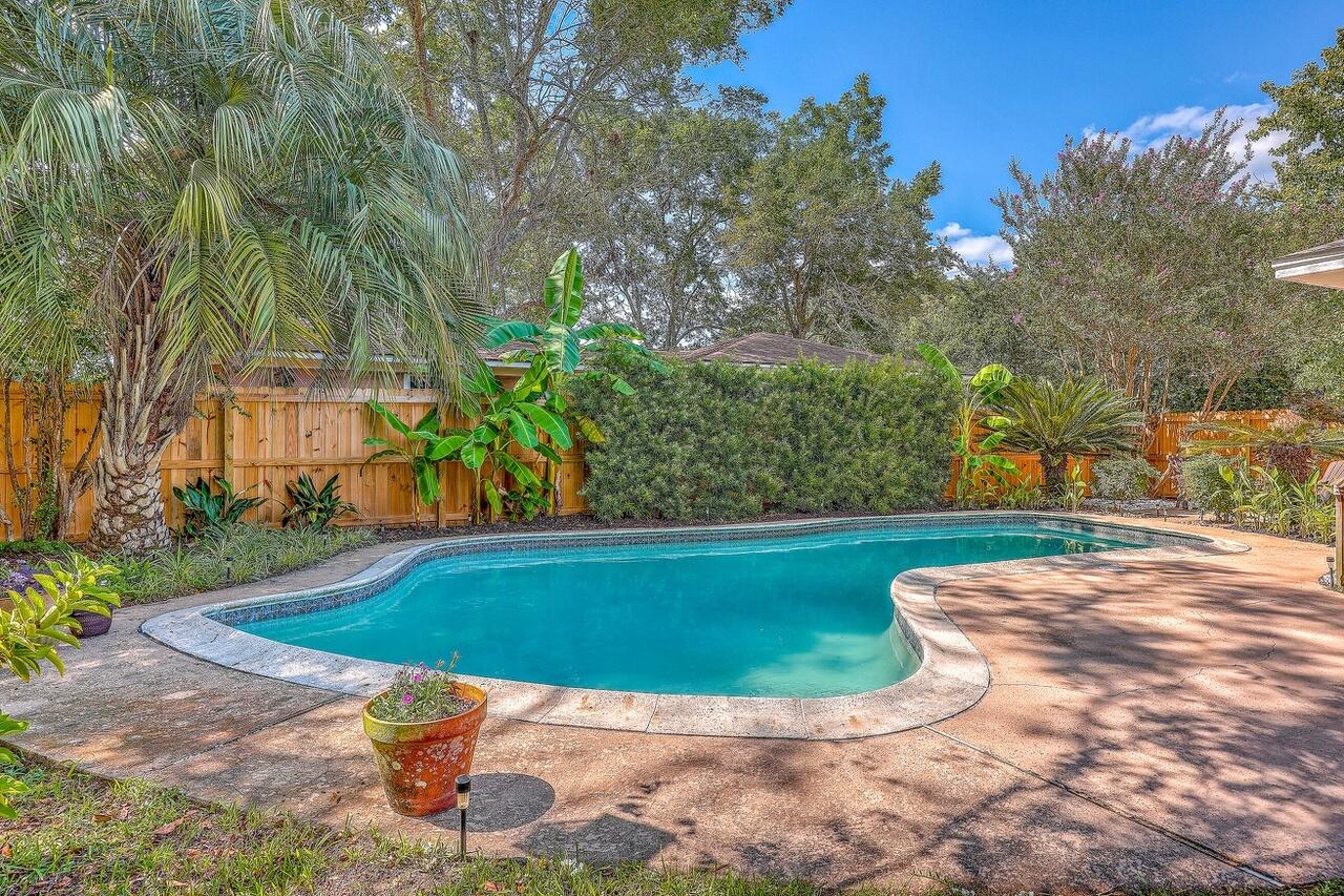1323 White House Boulevard