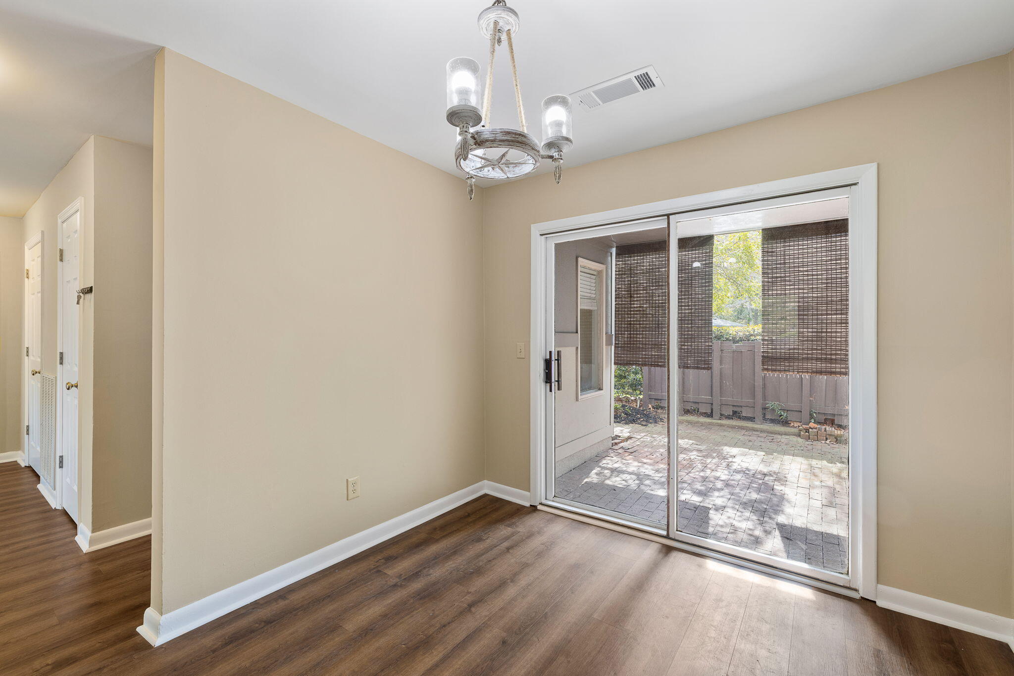 404 Ventura Place