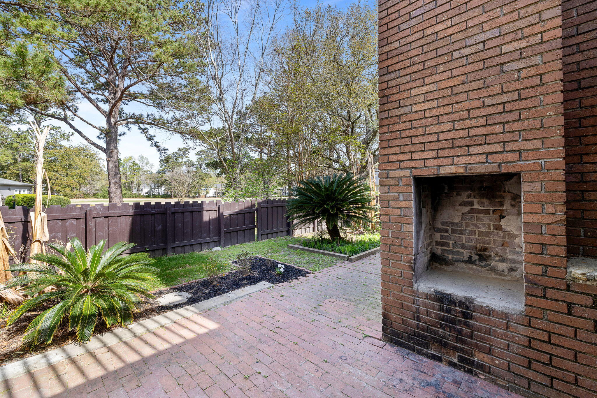 404 Ventura Place