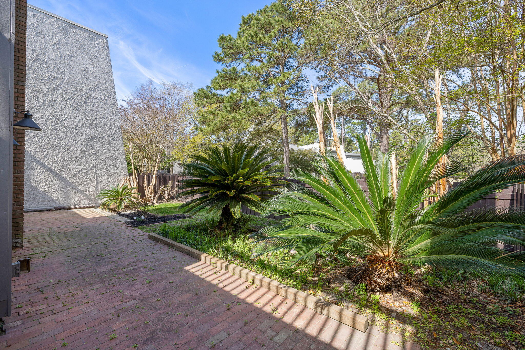 404 Ventura Place