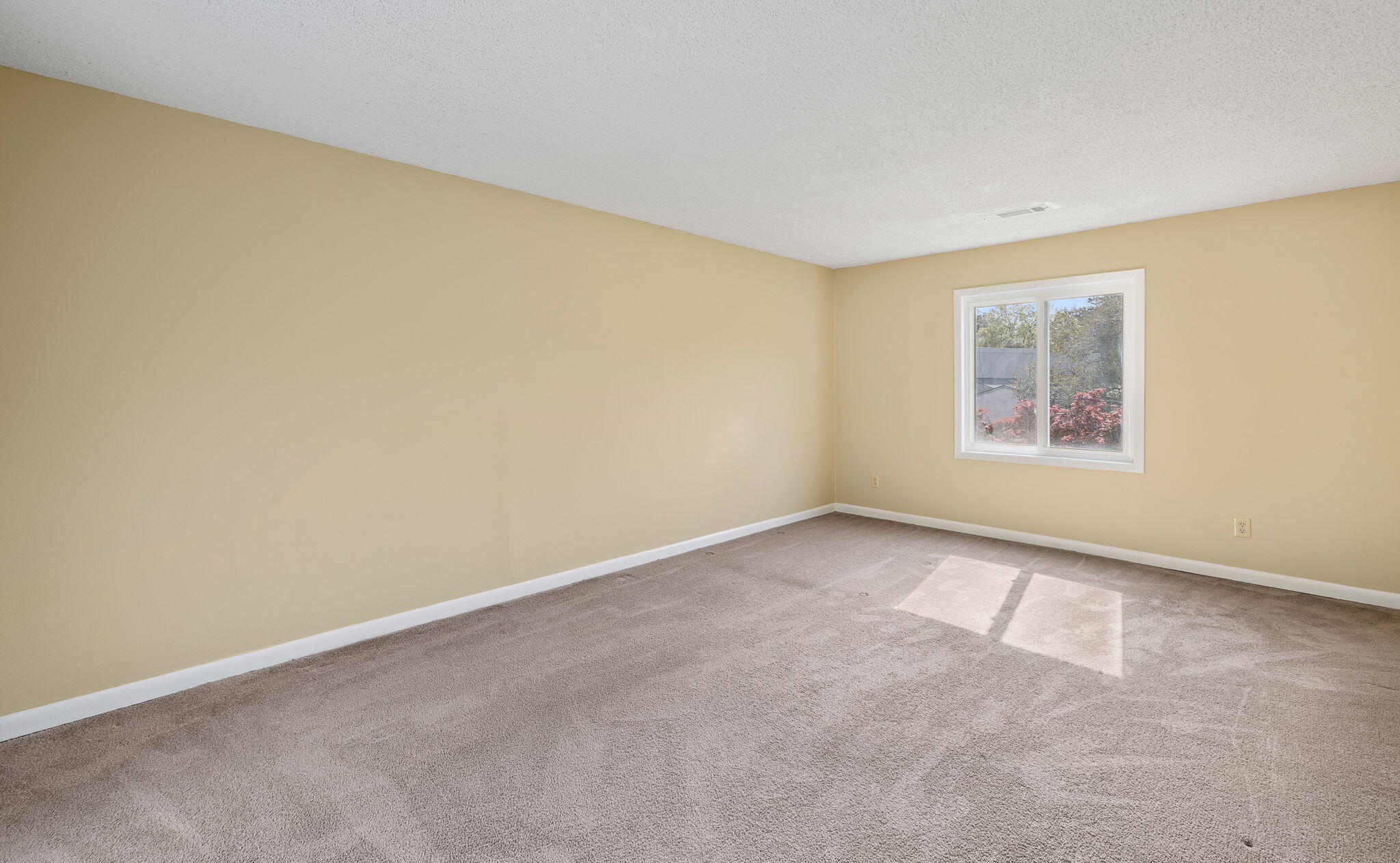 404 Ventura Place