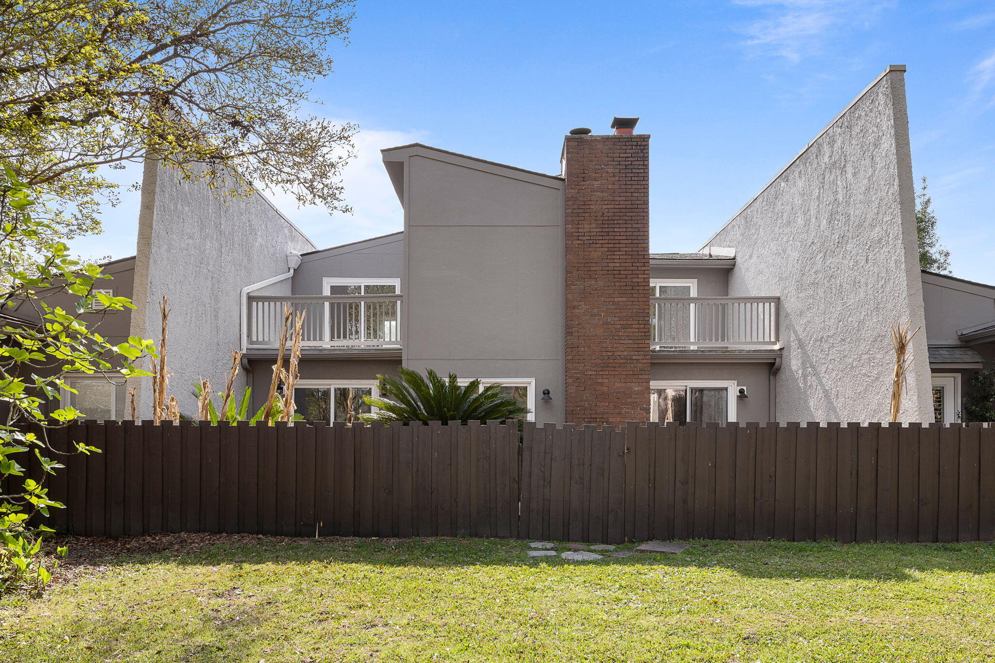 404 Ventura Place