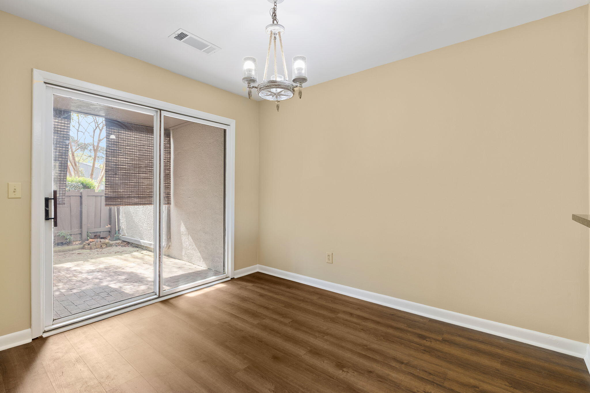 404 Ventura Place