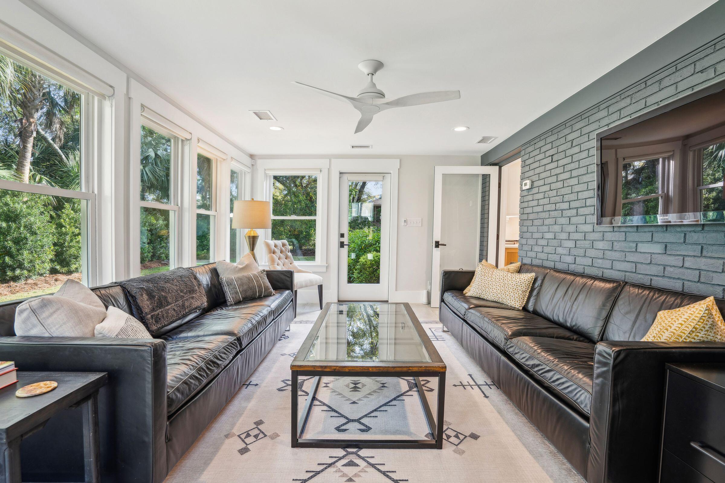 3 Lauden Boulevard