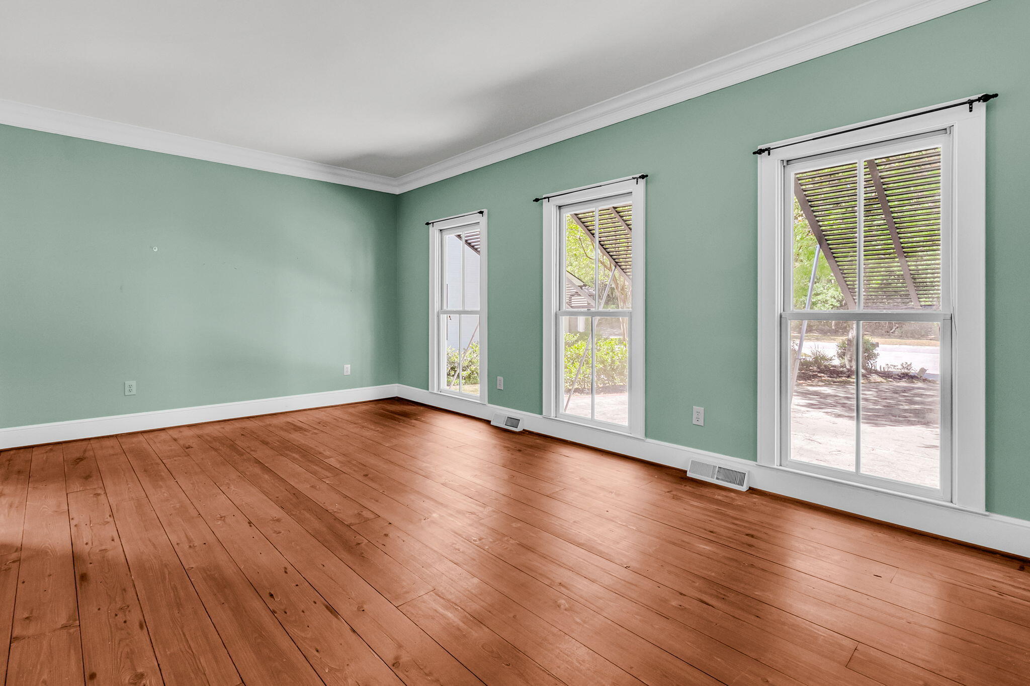 594 Heron Pointe Boulevard