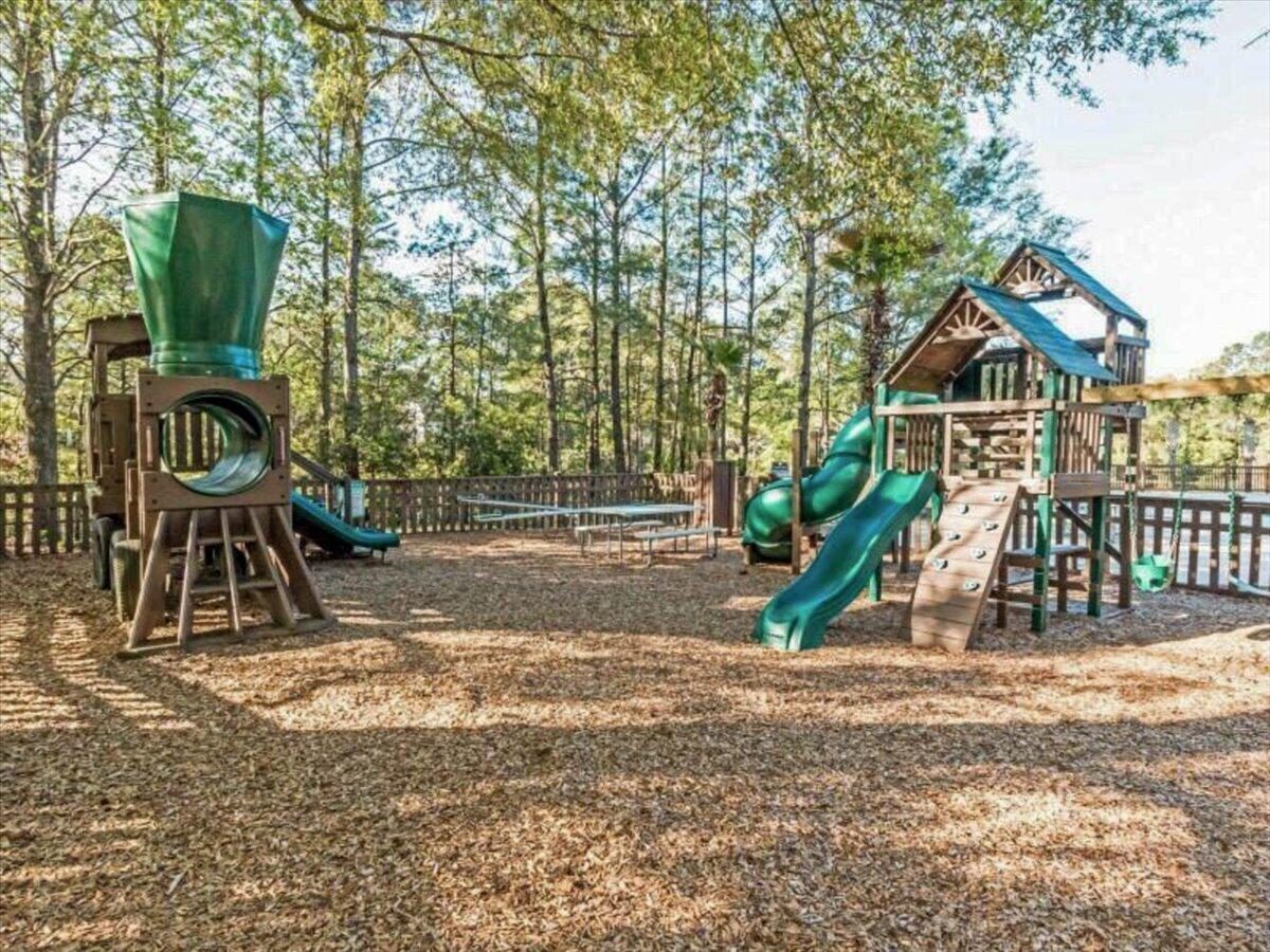 3207 Heathland Way