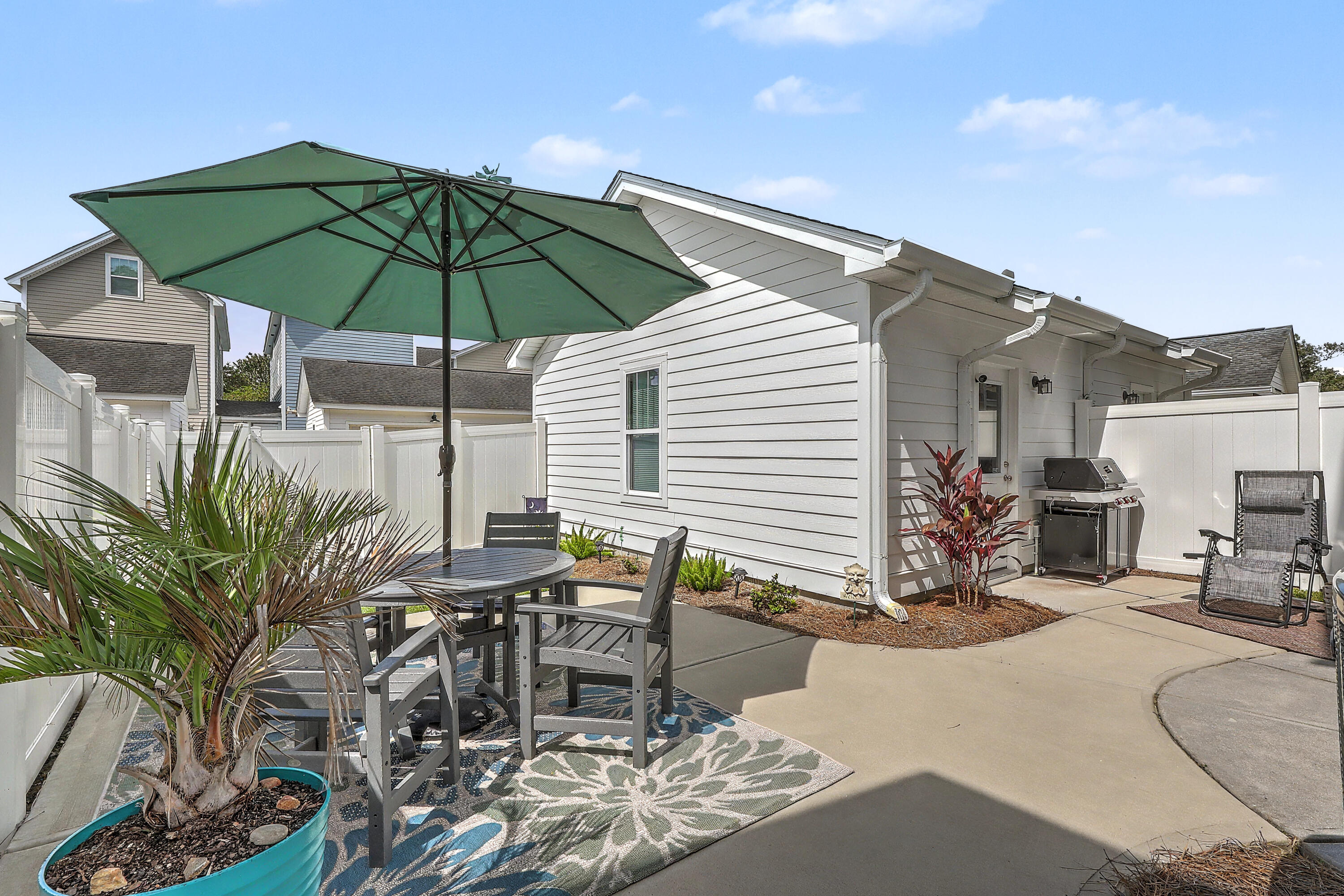 844 Rue Drive
