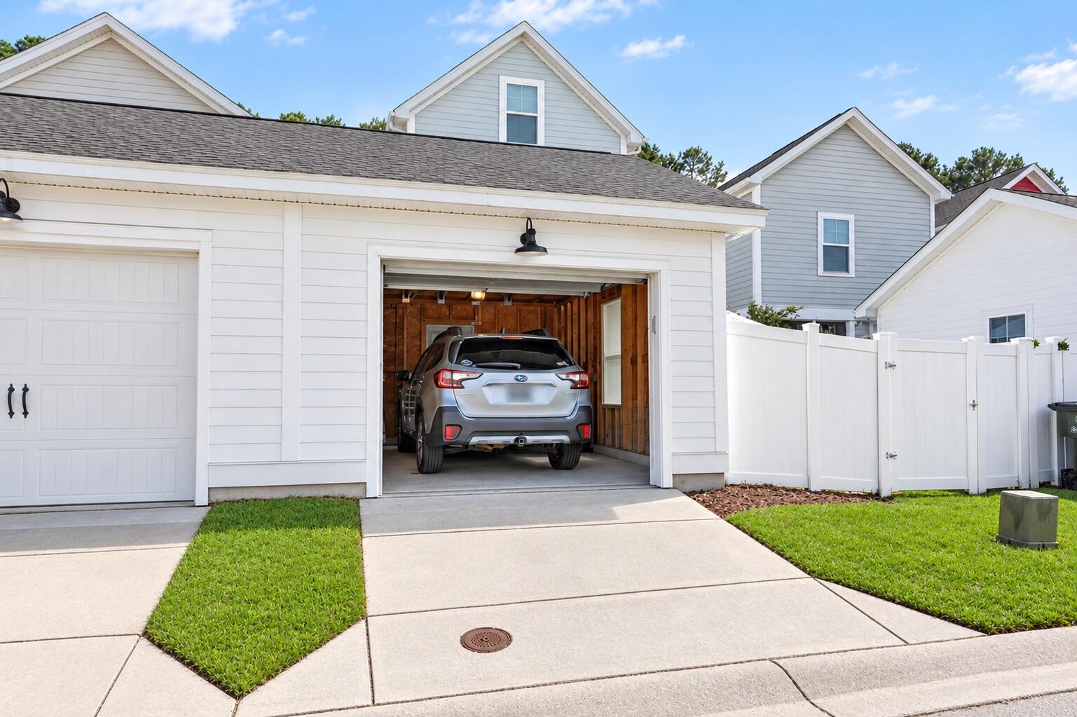 844 Rue Drive