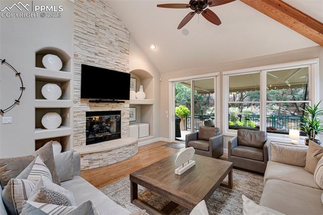 4495 Carriage House View