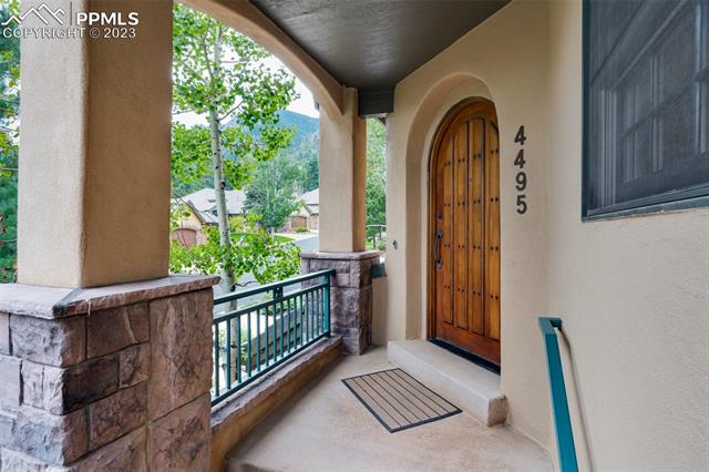 4495 Carriage House View