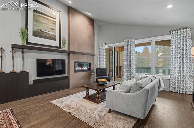 4480 Carriage House View