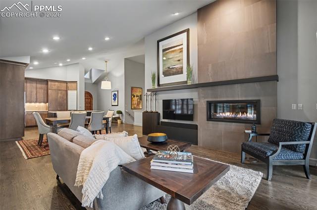 4480 Carriage House View