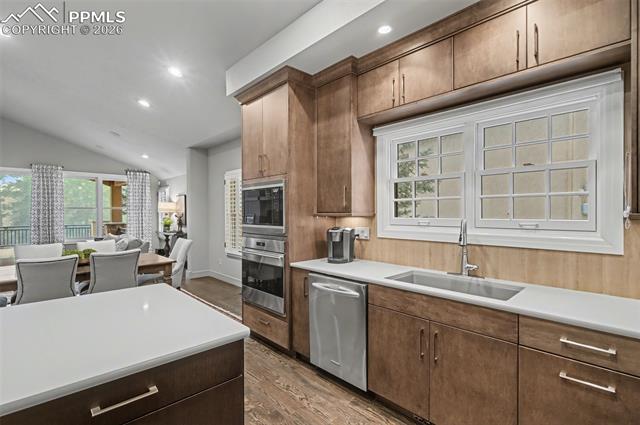 4480 Carriage House View