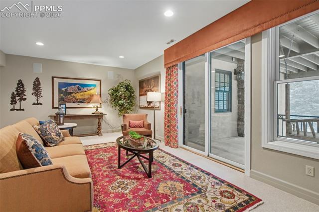 4480 Carriage House View