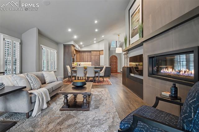4480 Carriage House View