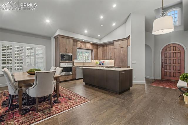 4480 Carriage House View