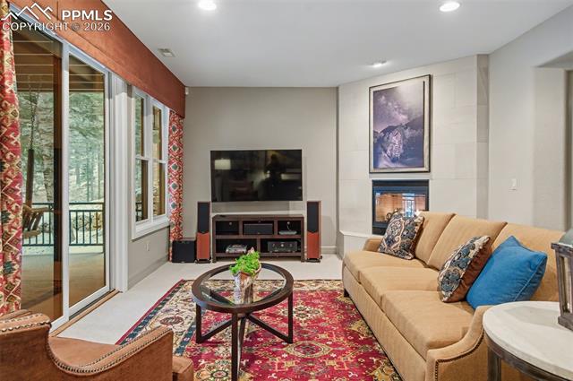 4480 Carriage House View