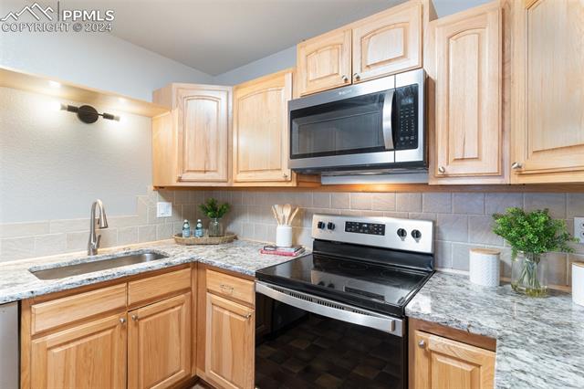 980 Columbine Avenue