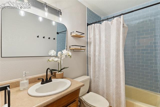 980 Columbine Avenue