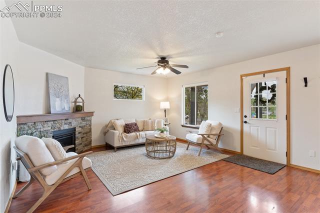 980 Columbine Avenue