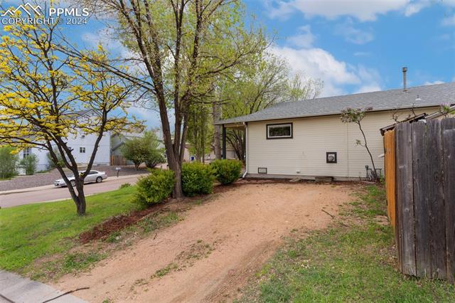 980 Columbine Avenue