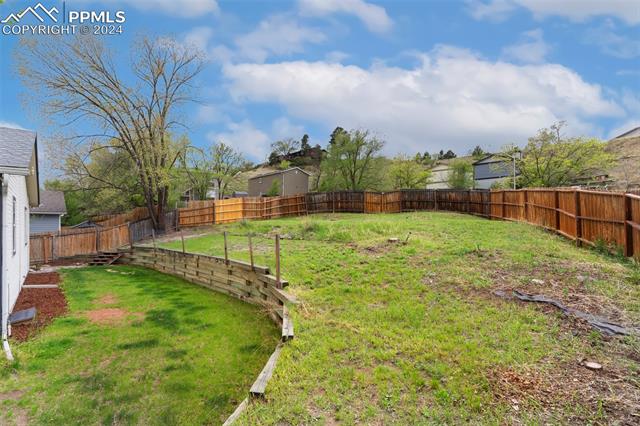 980 Columbine Avenue