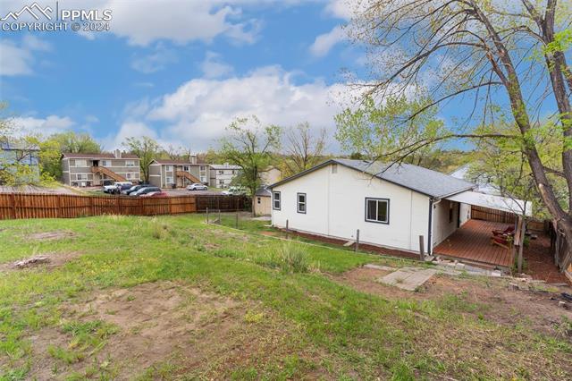 980 Columbine Avenue