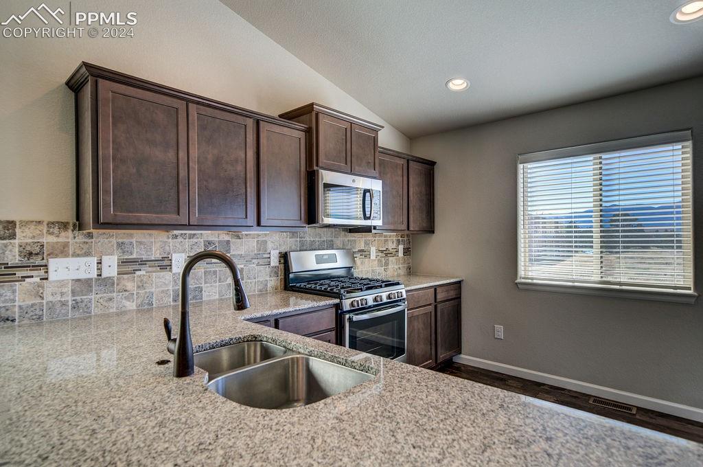 11379 Rill Point