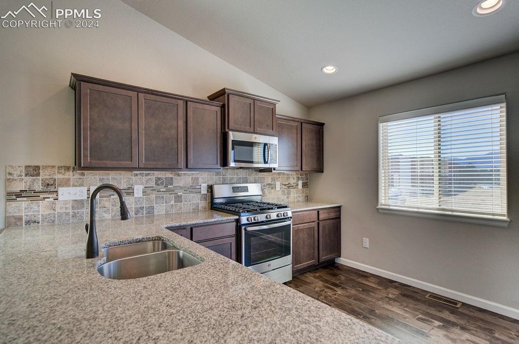 11379 Rill Point