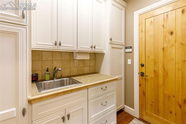 4430 Carriage House View