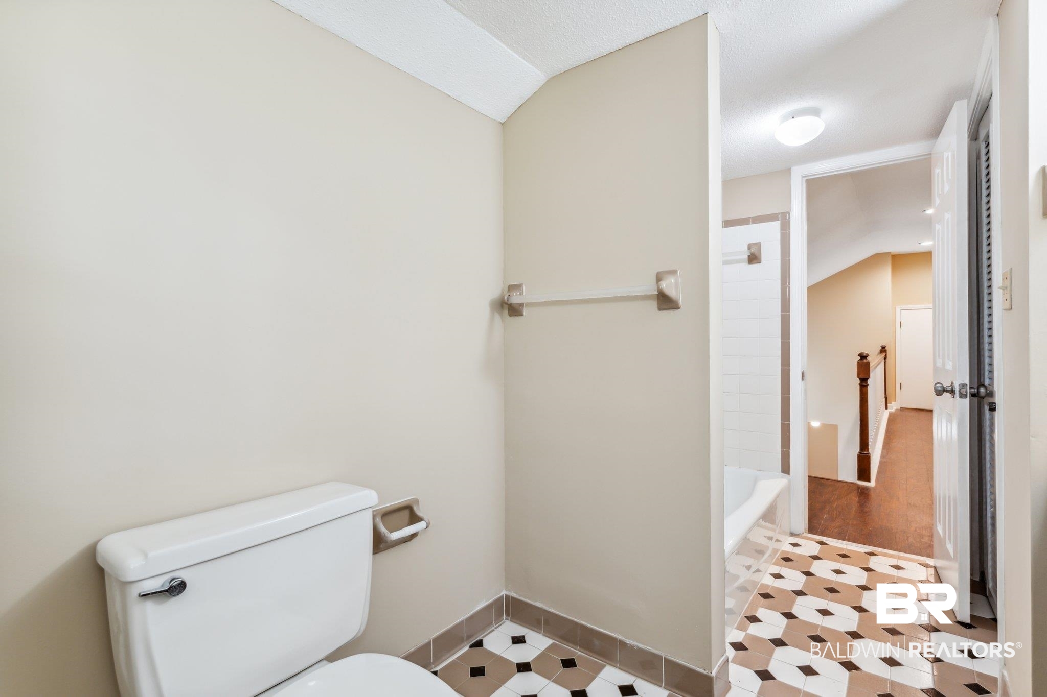 103 Ferncliff Circle