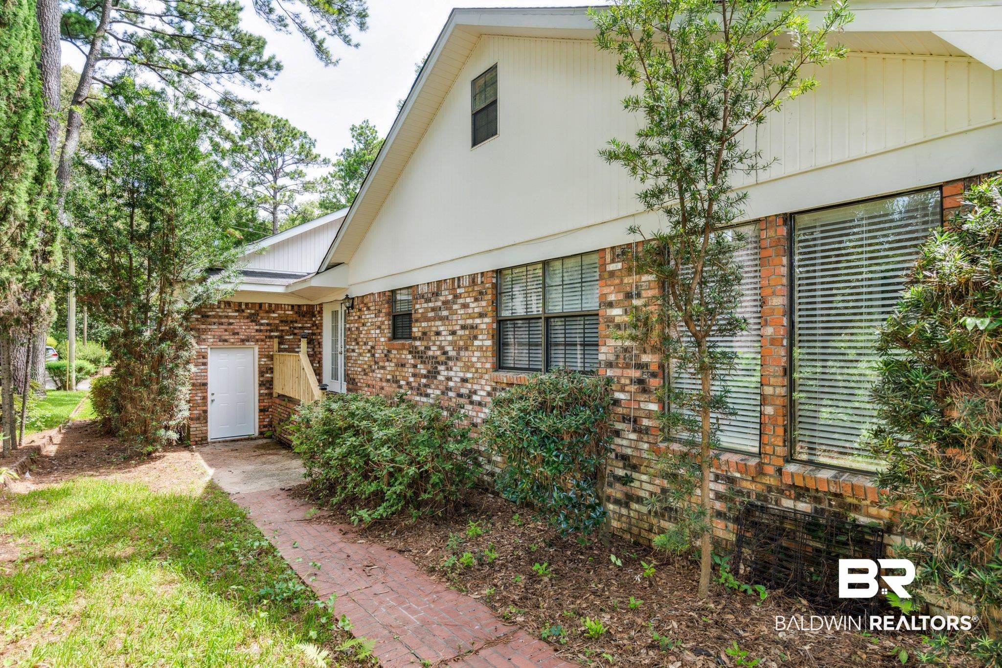 103 Ferncliff Circle