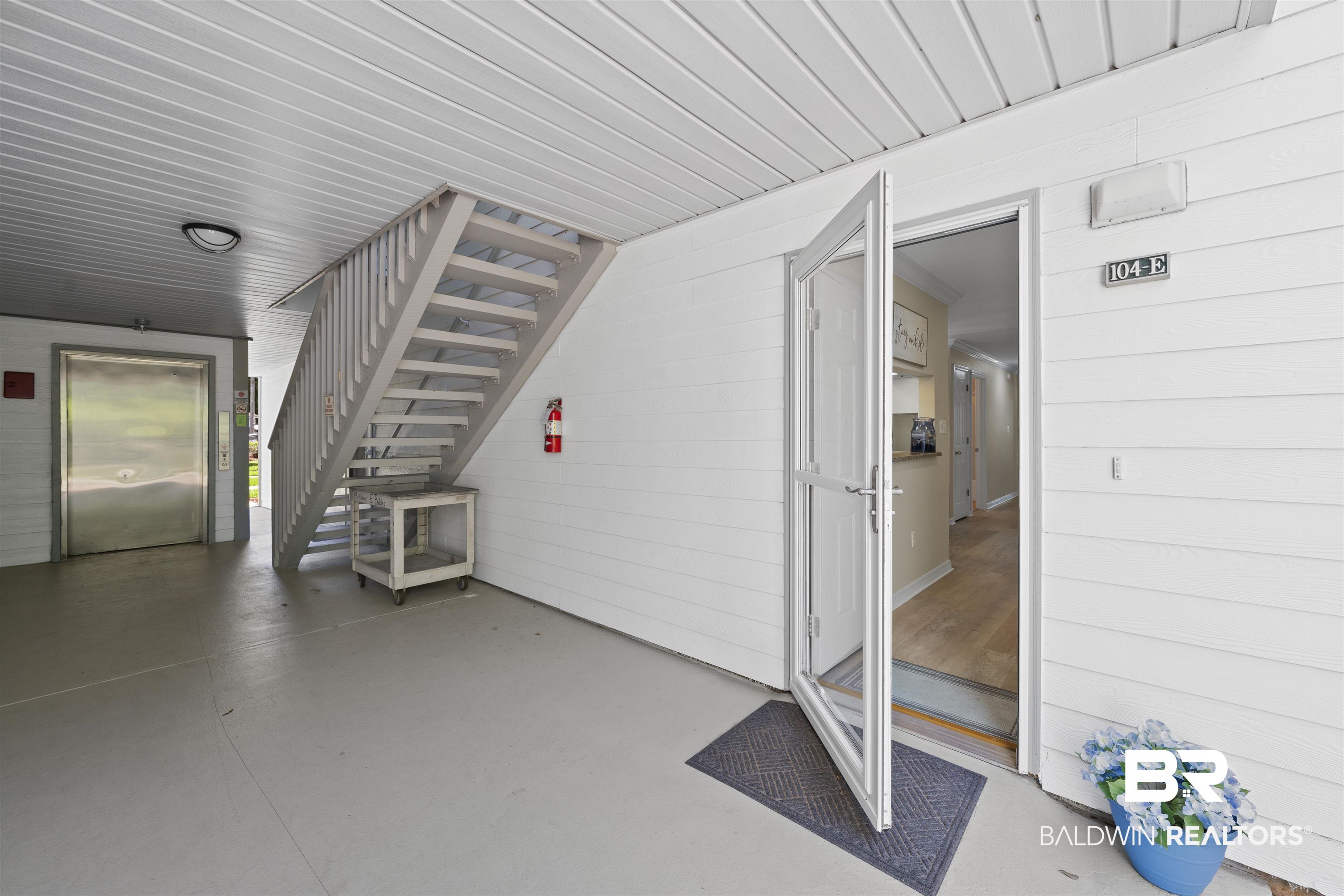 2200 W Second Street Unit: 104 E