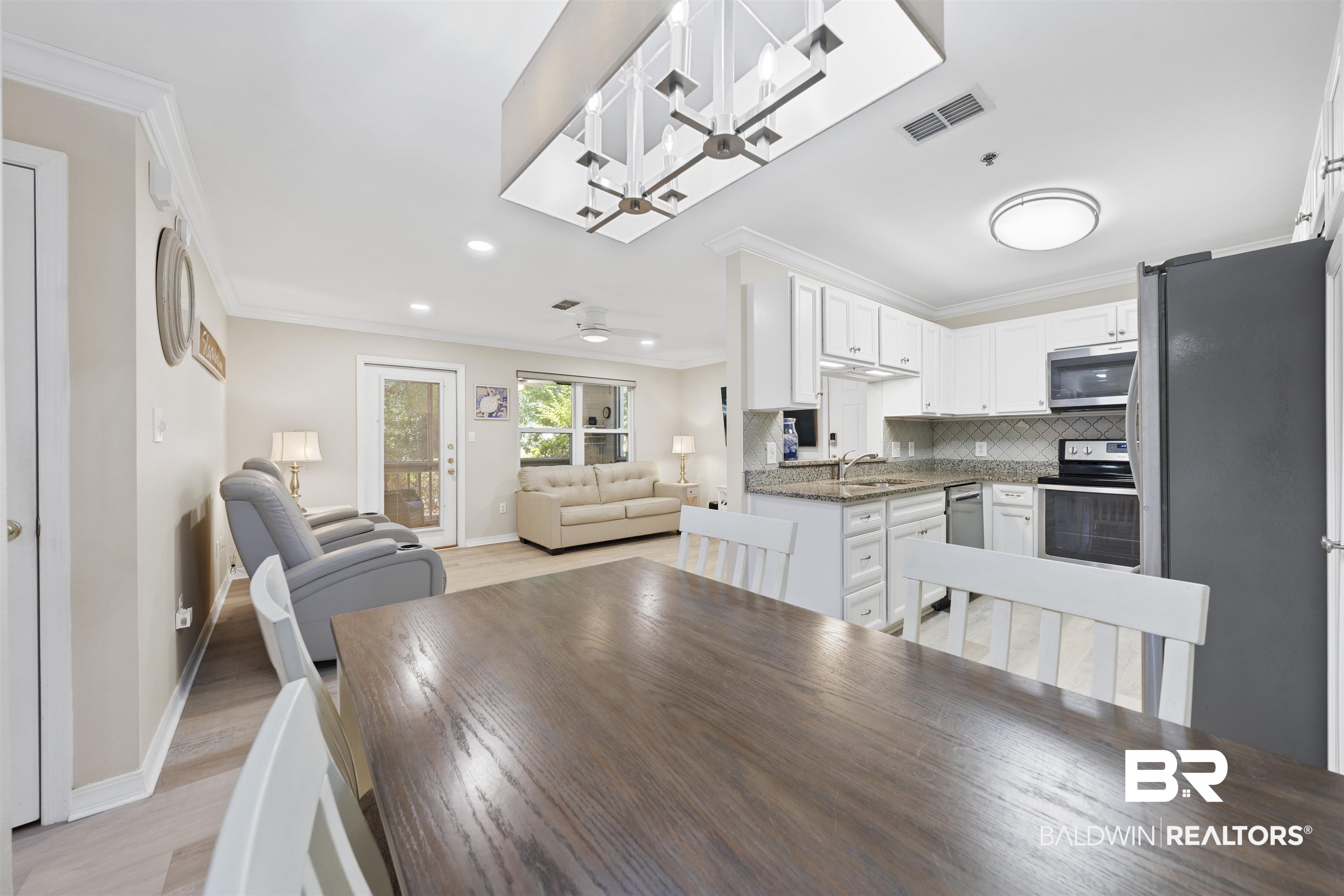 2200 W Second Street Unit: 104 E