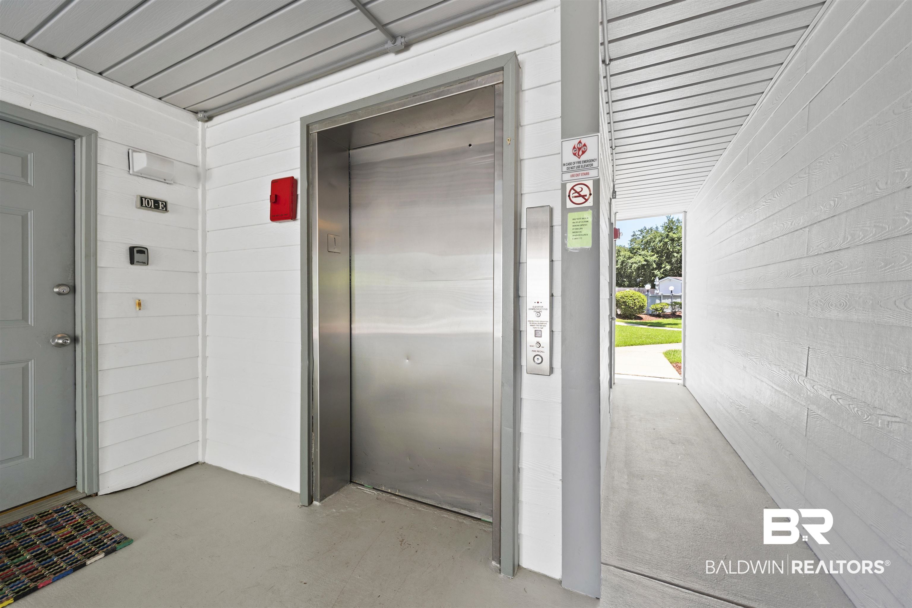 2200 W Second Street Unit: 104 E