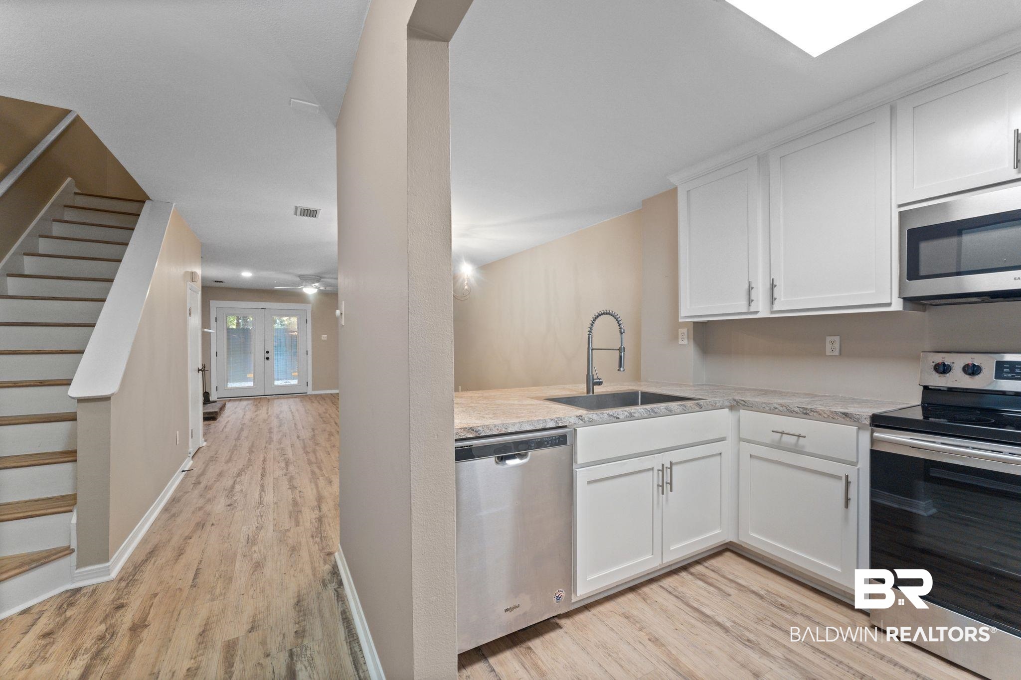 9 Summer Oaks Drive