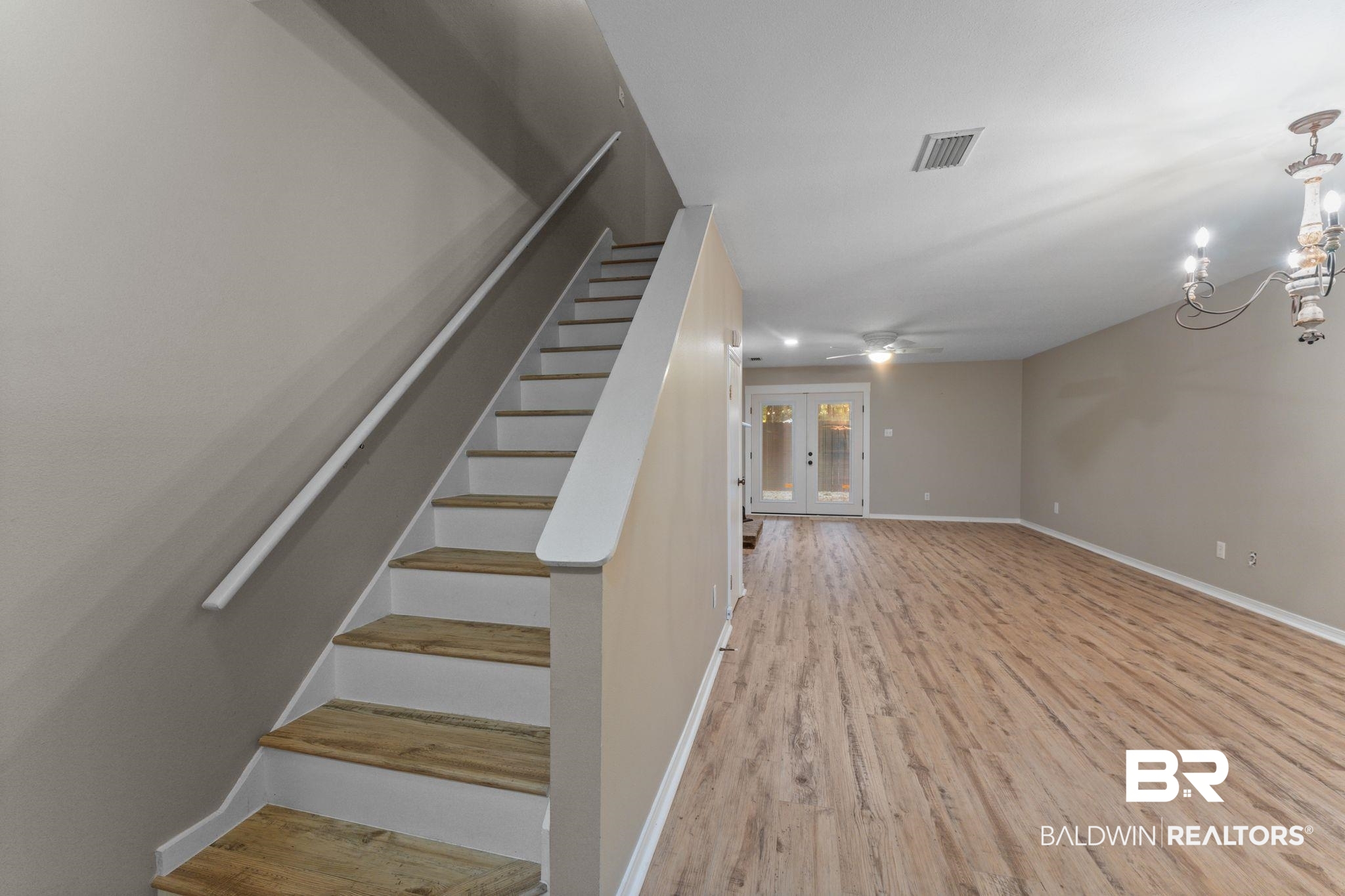 9 Summer Oaks Drive