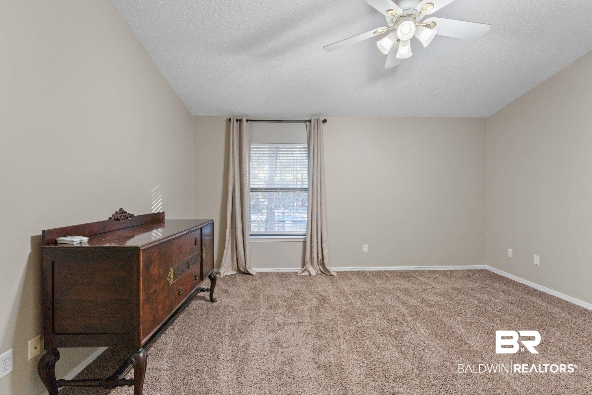 9 Summer Oaks Drive