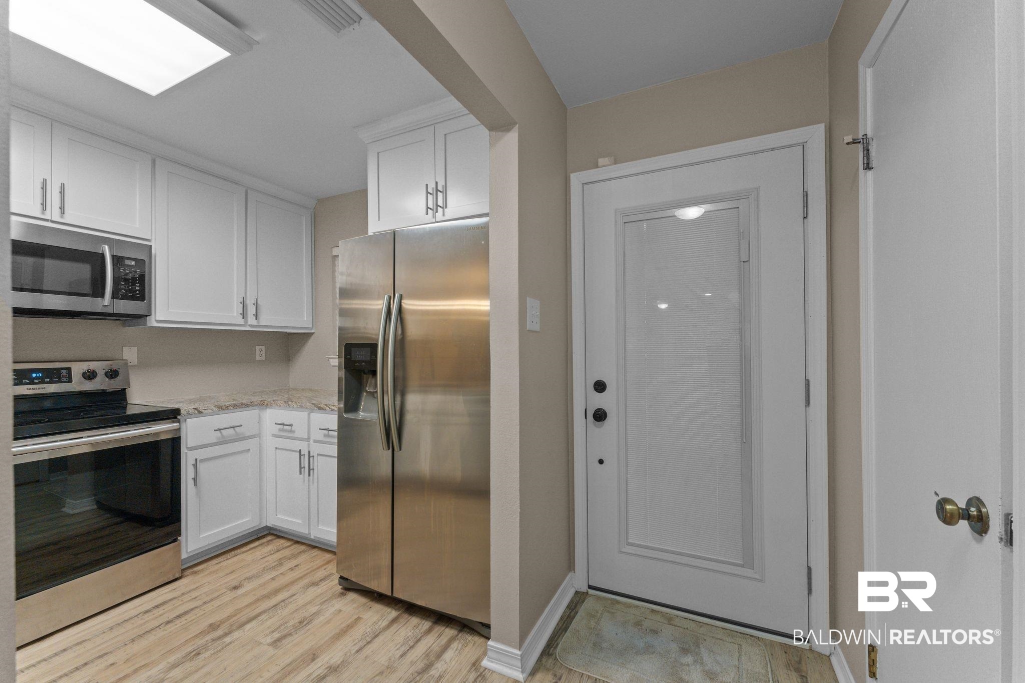 9 Summer Oaks Drive