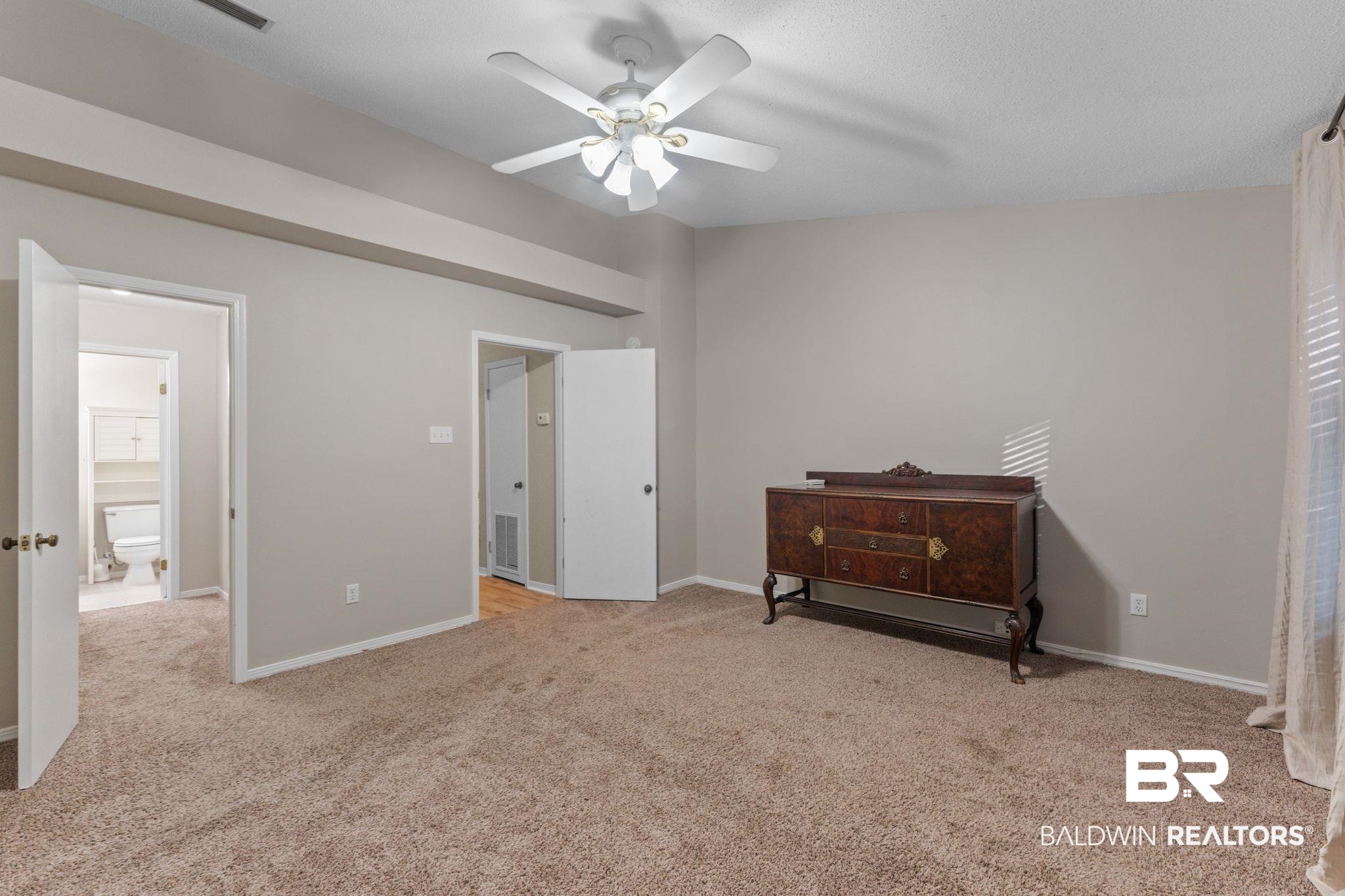9 Summer Oaks Drive