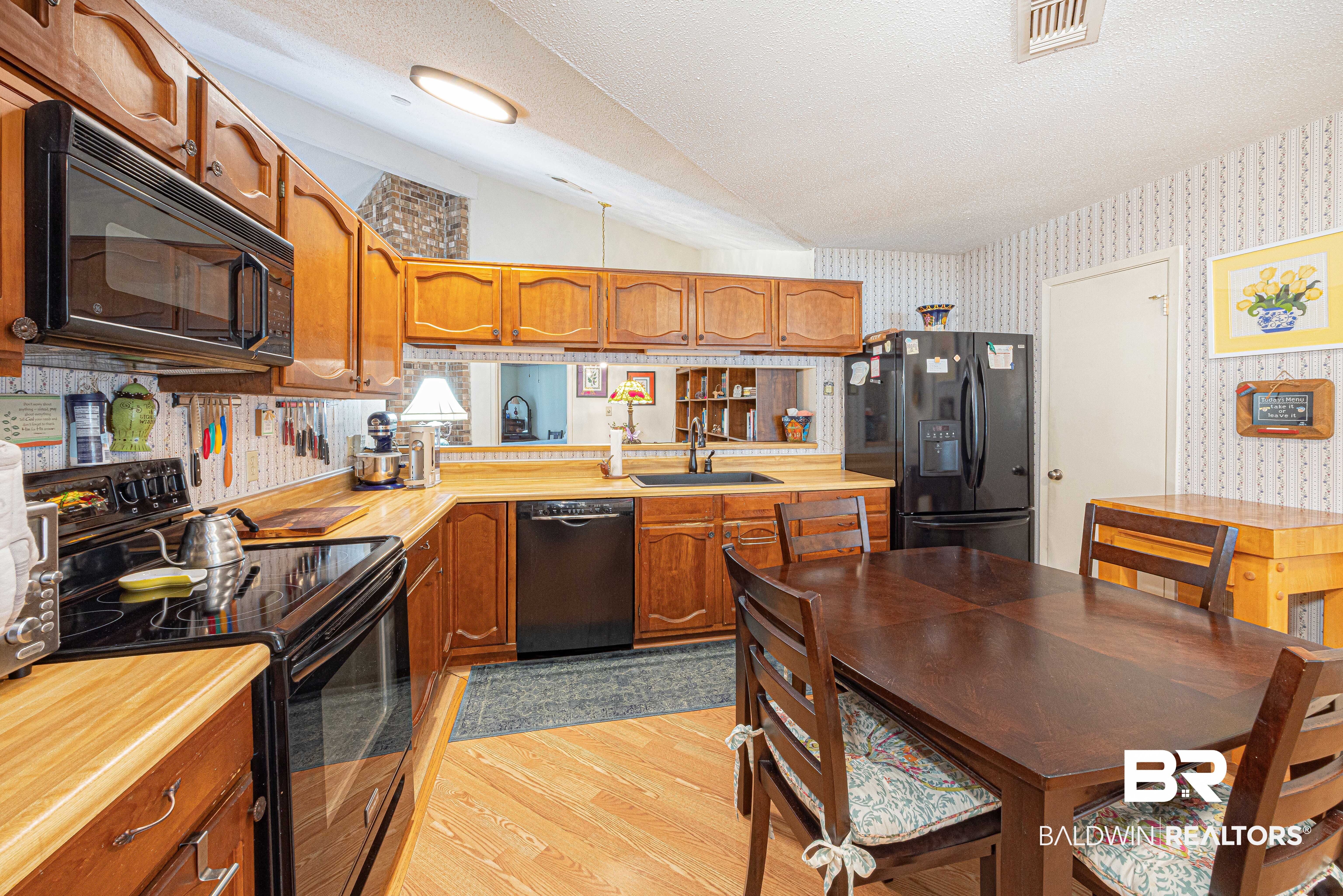 116 Lake Forest Boulevard