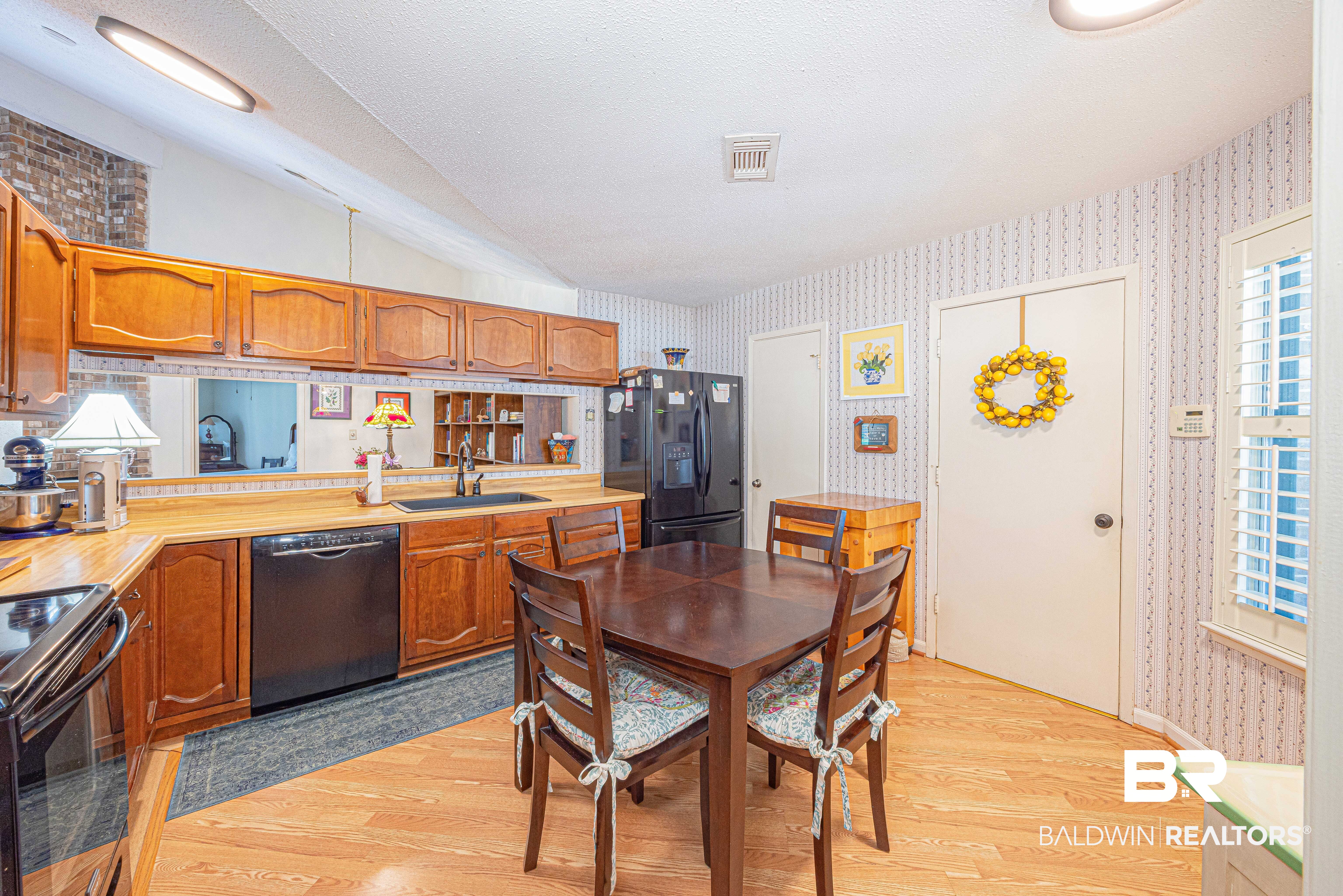 116 Lake Forest Boulevard