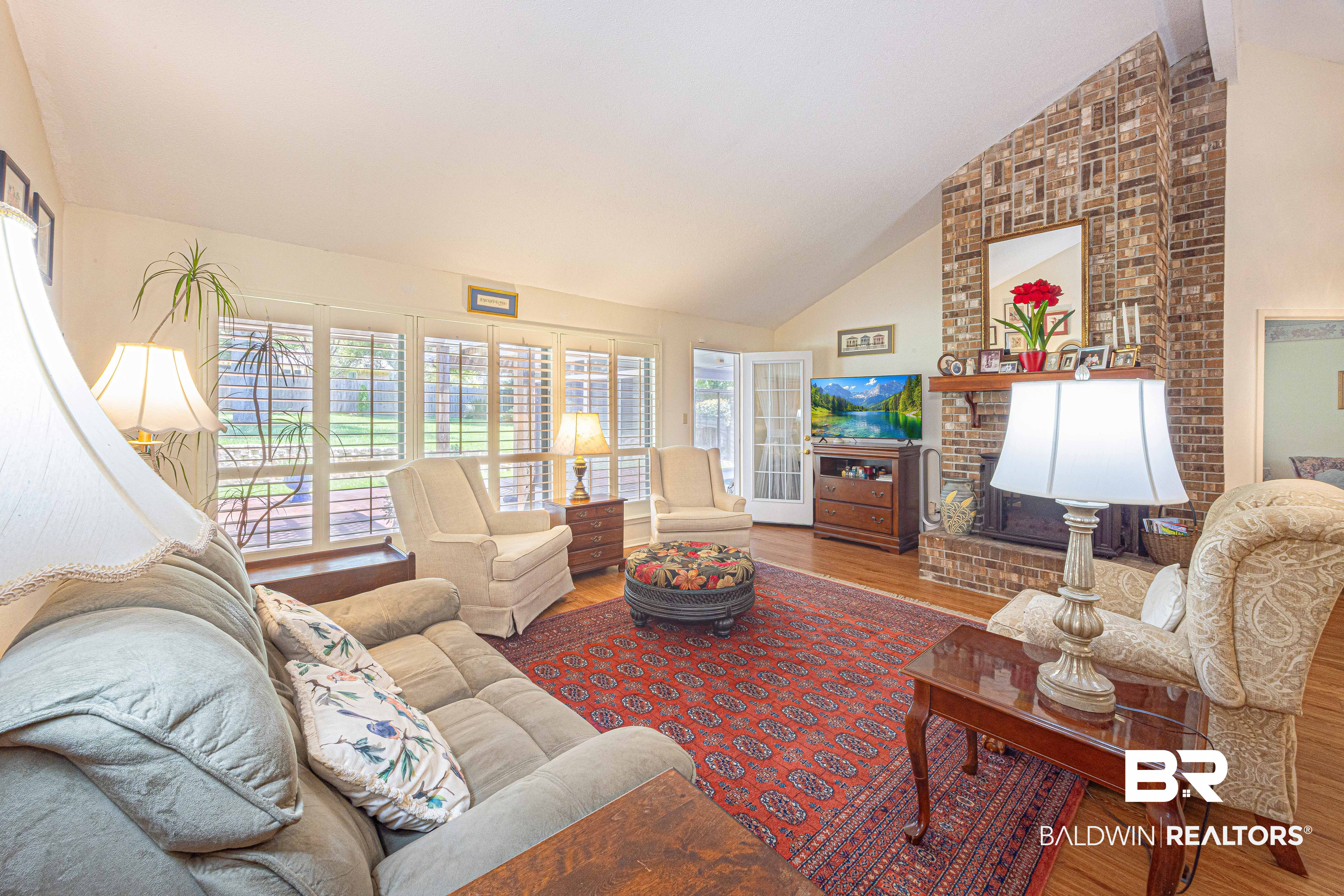 116 Lake Forest Boulevard