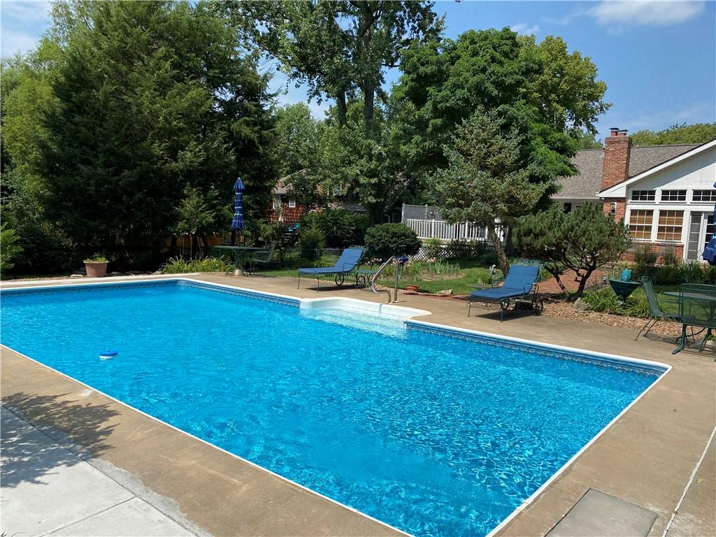 6717 W 69th Street